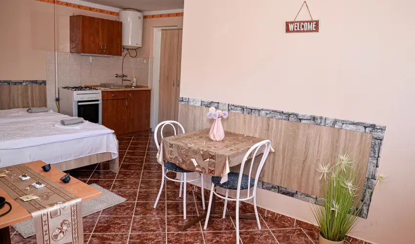 Hajnal Apartman Hajdszoboszl - Karcsony (min. 2 j)