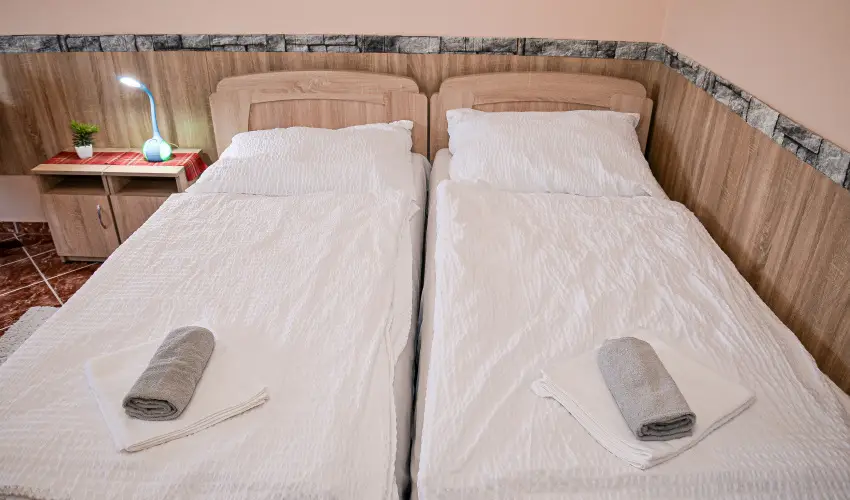 Hajnal Apartman Hajdszoboszl - Karcsony (min. 2 j)