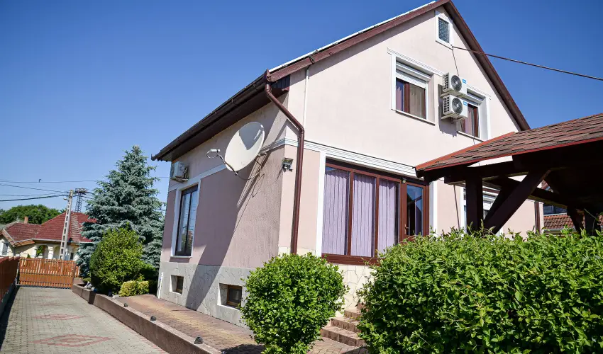 Hajnal Apartman Hajdszoboszl - Karcsony (min. 2 j)