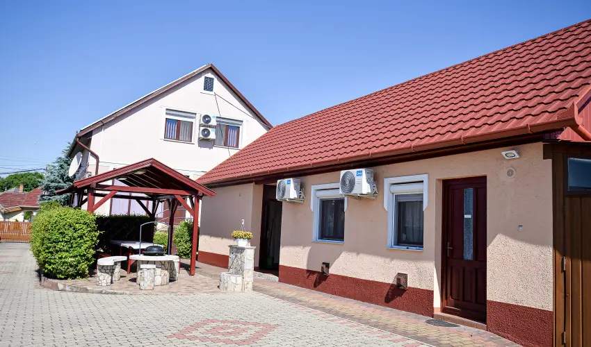 Hajnal Apartman Hajdszoboszl - Karcsony (min. 2 j)