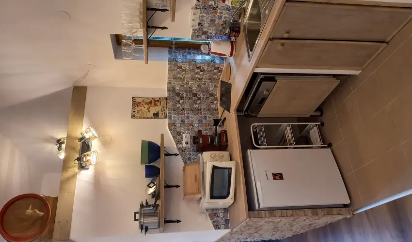 Hanga-lak Velence - Karcsony (min. 2 j)