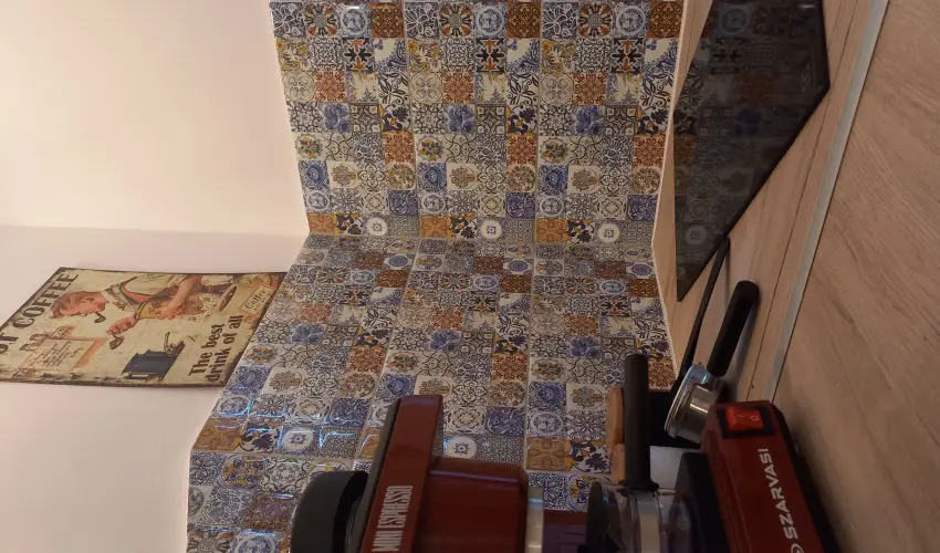 Hanga-lak Velence - Karcsony (min. 2 j)