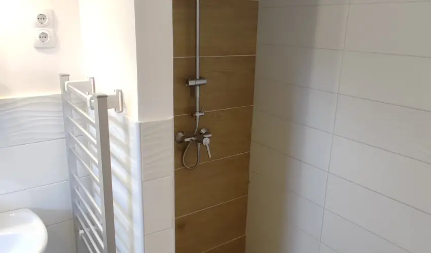 Hanga-lak Velence - Karcsony (min. 2 j)