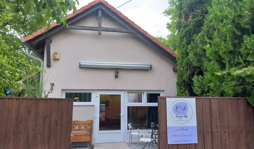 Hanga-lak Velence - Karcsony (min. 2 j)