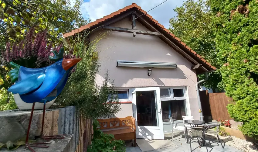 Hanga-lak Velence - Karcsony (min. 2 j)