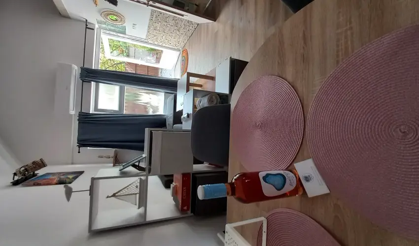 Hanga-lak Velence - Karcsony (min. 2 j)