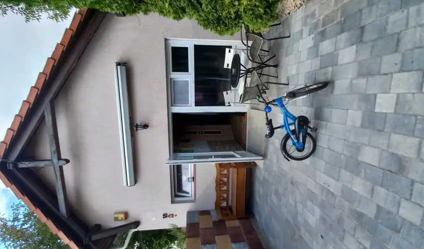 Hanga-lak Velence - Karcsony (min. 2 j)