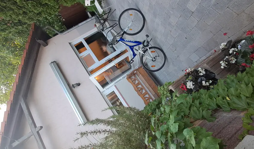 Hanga-lak Velence - Karcsony (min. 2 j)