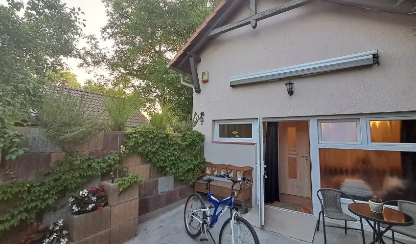 Hanga-lak Velence - Karcsony (min. 2 j)