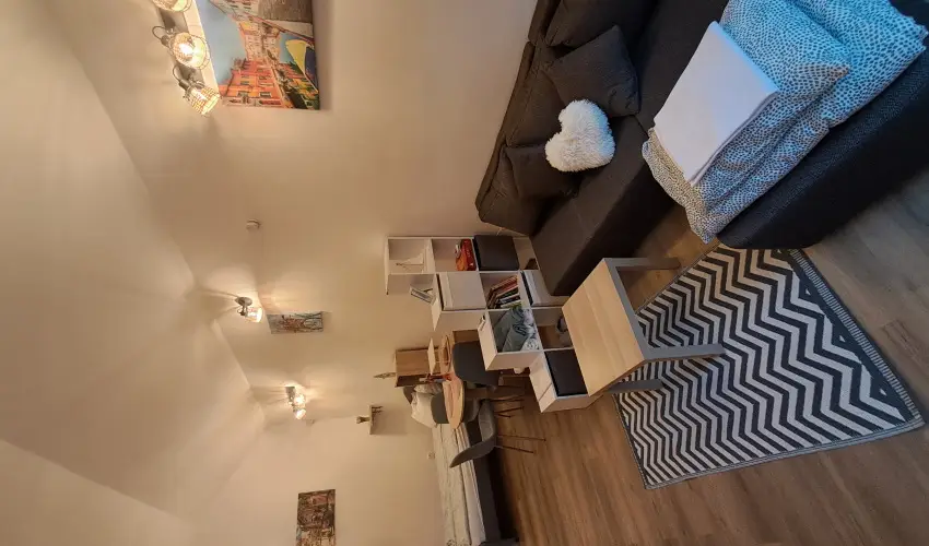 Hanga-lak Velence - Karcsony (min. 2 j)