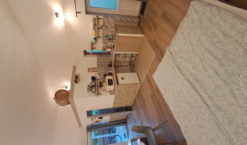 Hanga-lak Velence - Karcsony (min. 2 j)