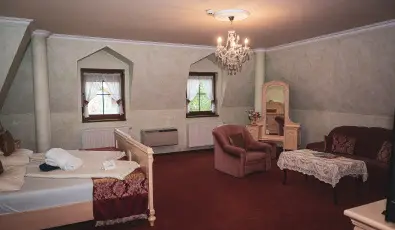 Htkti Wellness Hotel & Lovaspark Mr