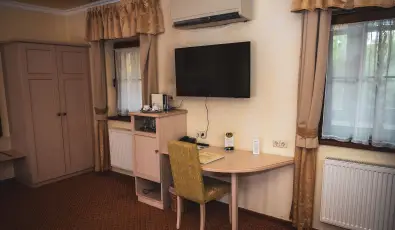 Htkti Wellness Hotel & Lovaspark Mr