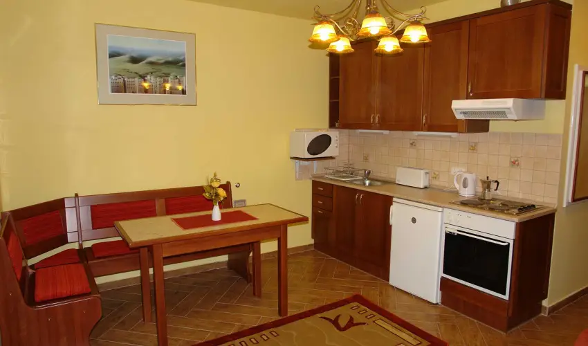 HoldLux Apartmanok Srvr - Karcsony (min. 2 j)