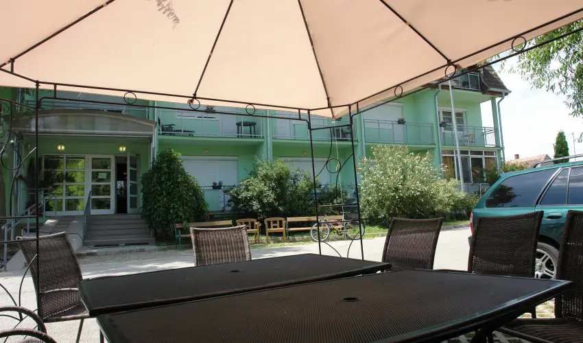 HoldLux Apartmanok Srvr - Karcsony (min. 2 j)