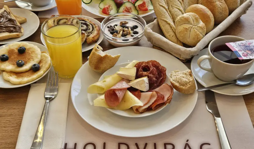 Holdvirg Hotel Srvr - Karcsony - teljes elrefizetssel