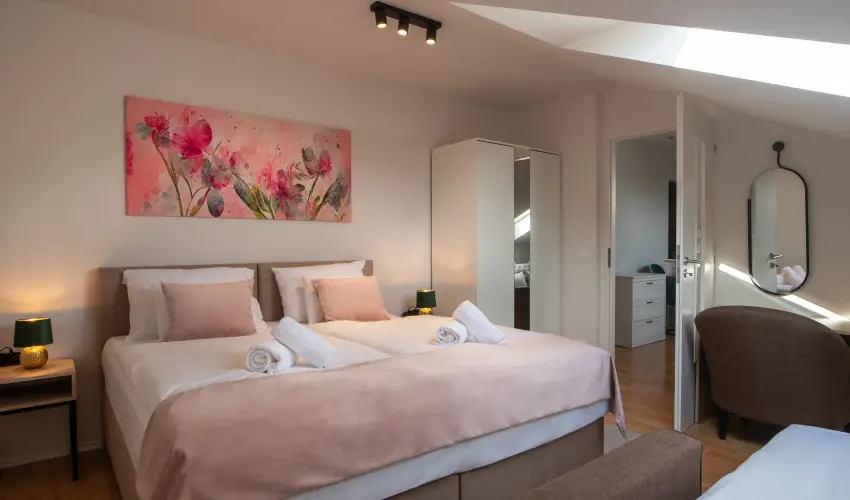 Holdvirg Hotel Srvr - Karcsony - teljes elrefizetssel