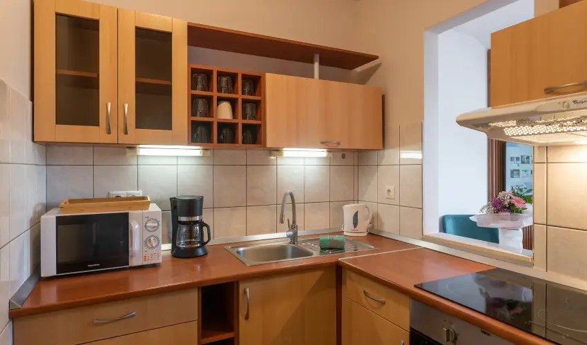 Holdvirg Hotel Srvr - Karcsony - teljes elrefizetssel