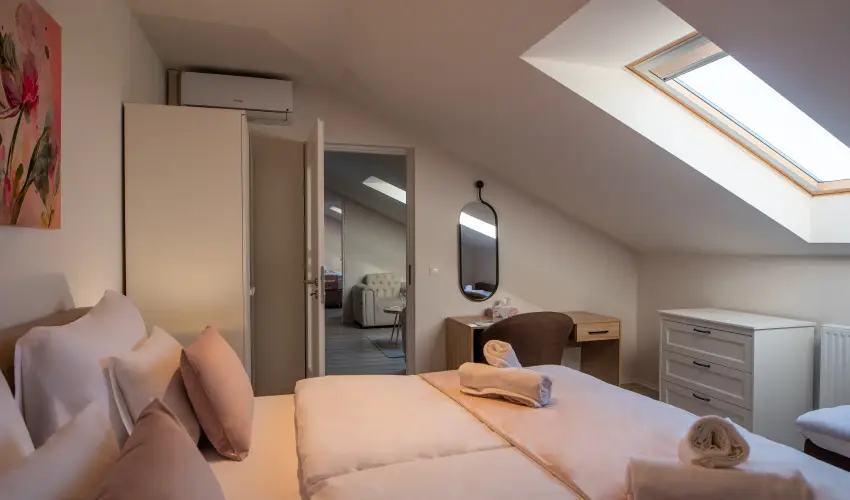 Holdvirg Hotel Srvr - Karcsony - teljes elrefizetssel