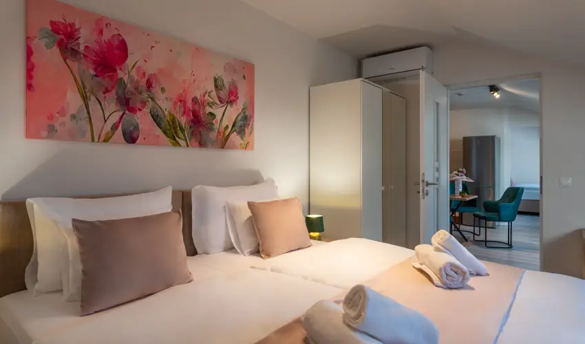 Holdvirg Hotel Srvr - Karcsony - teljes elrefizetssel