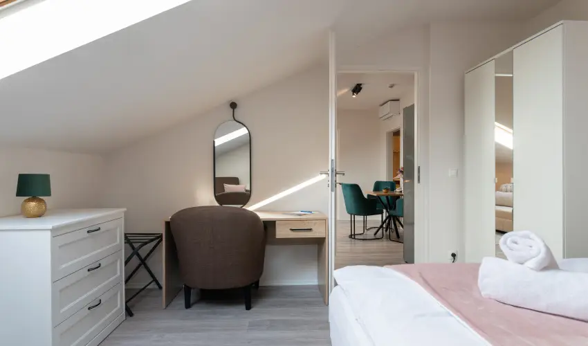 Holdvirg Hotel Srvr - Karcsony - teljes elrefizetssel