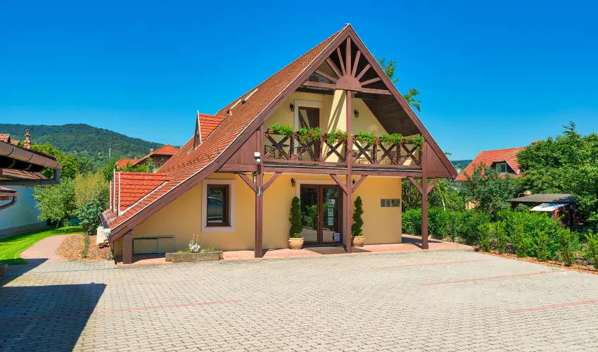 Honti Panzi Visegrd - Karcsony (min. 3 j)