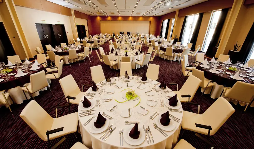 Abacus Business & Wellness Hotel Herceghalom - Meghitt karcsony az Abacusban (min. 2 j)