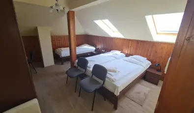 Hajnal Hotel Mez�k�vesd