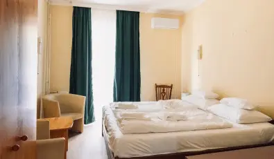 Hajnal Hotel Mez�k�vesd