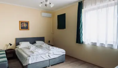 Hajnal Hotel Mez�k�vesd