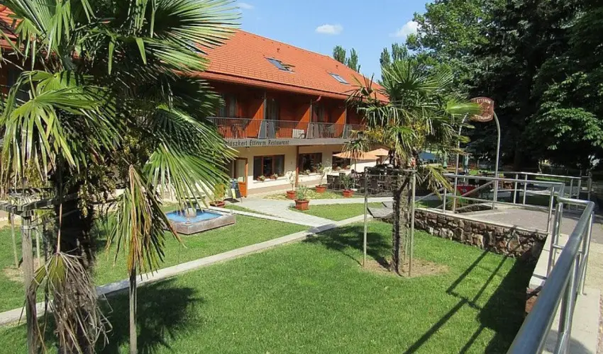 Hotel Hal�szkert Badacsony - Kar�csony