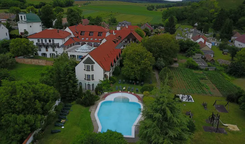 Hasik Hotel D�br�nte - Kar�csony - teljes el�refizet�ssel
