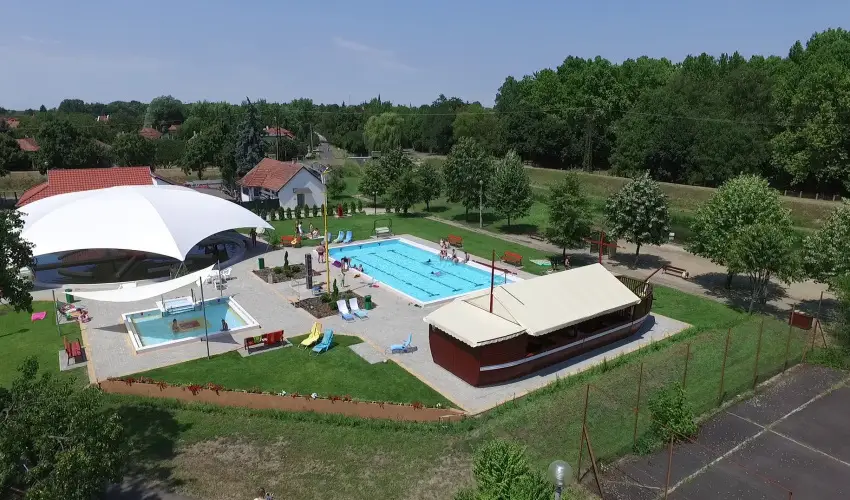 H�forr�s Hotel �s �d�l�park Gyula - Kar�csony (min. 2 �j)