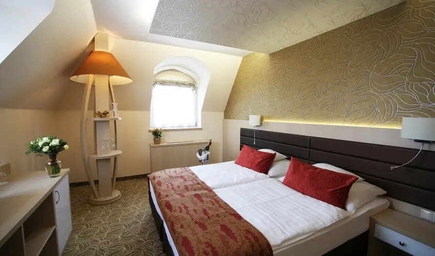 Hotel Kiss Tata - Karcsony