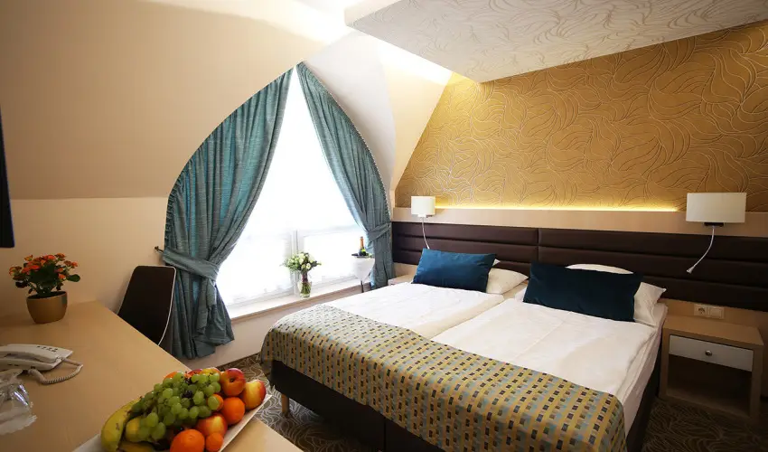 Hotel Kiss Tata - Karcsony