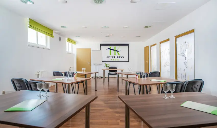 Hotel Kiss Tata - Karcsony