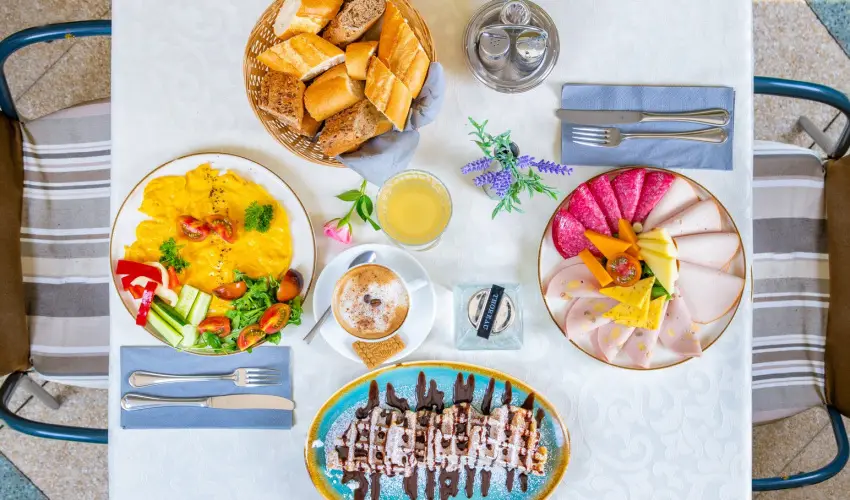 Hotel Kiss Tata - Karcsony