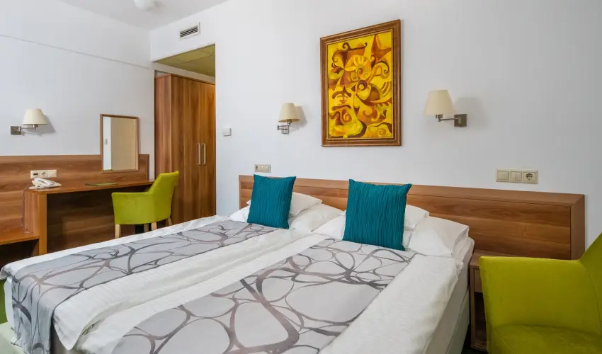 Hotel Kiss Tata - Karcsony