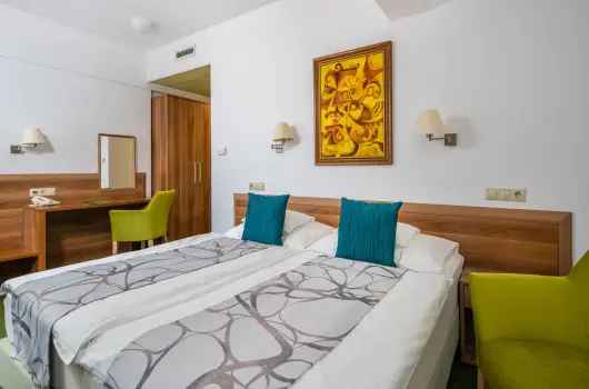 Hotel Kiss - Karcsony