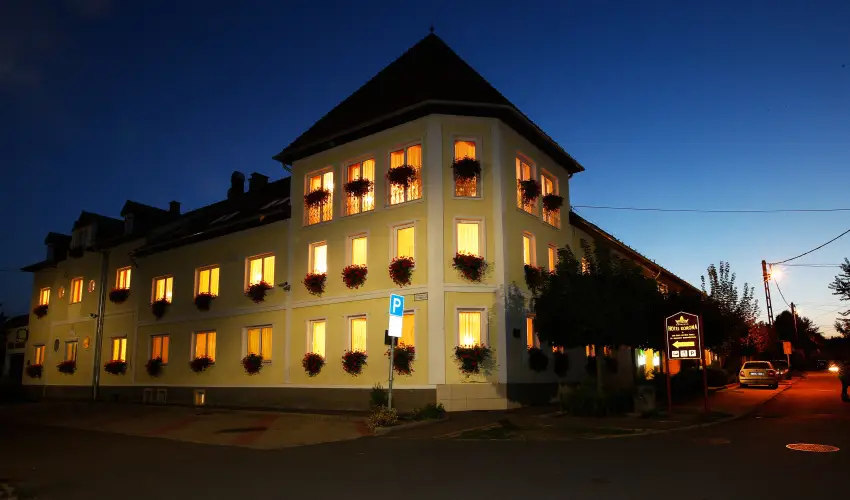 Hotel Korona Wellness, Rendezvény & Borhotel Eger Eger - Karácsony (min. 2 éj)