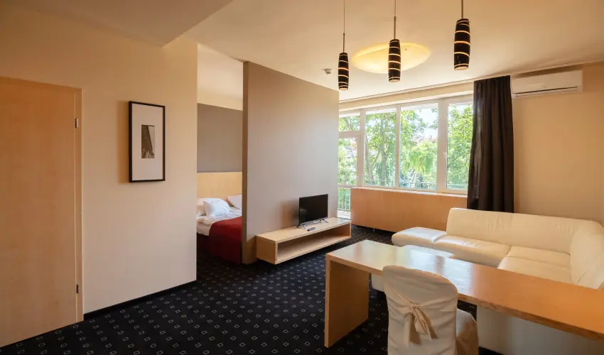 Laterum Hotel Pcs - Karcsony