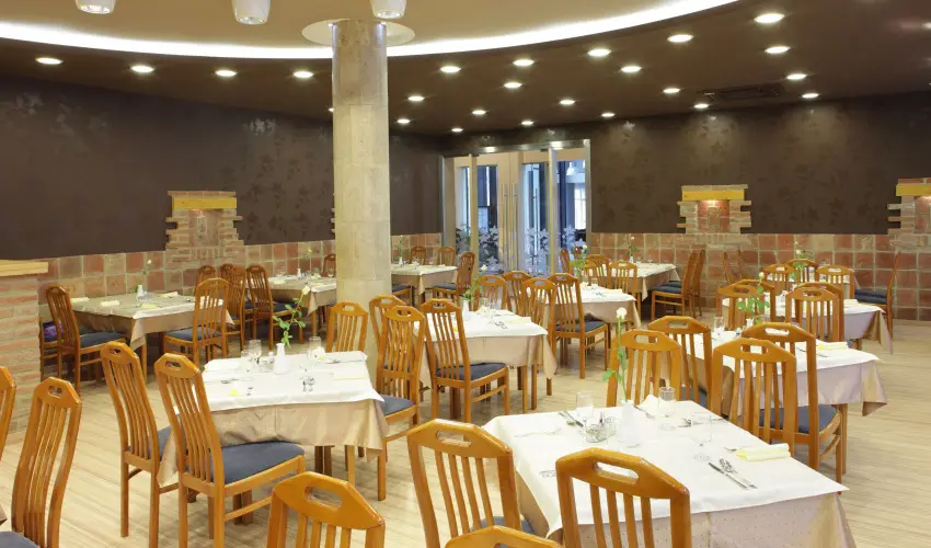 Laterum Hotel Pcs - Karcsony