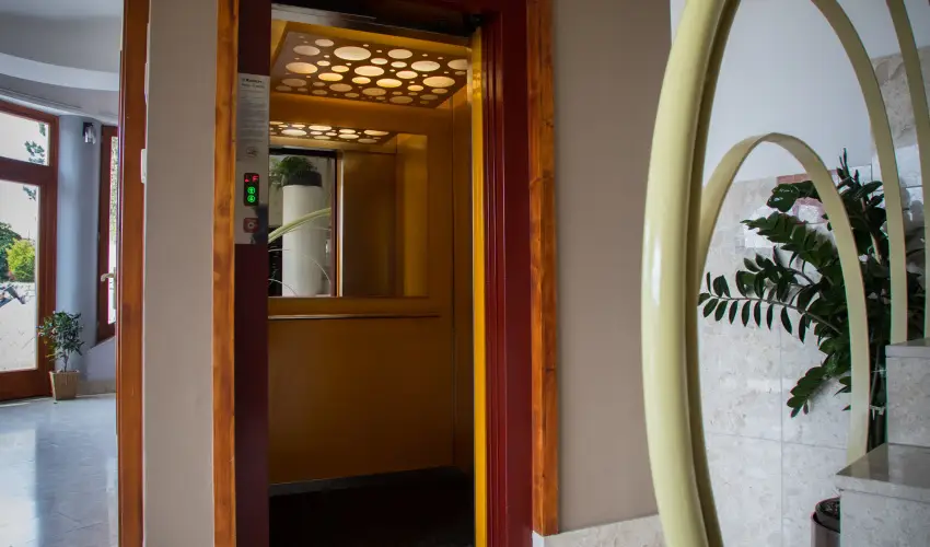 Sndor Hotel Pcs - Meghitt Karcsony