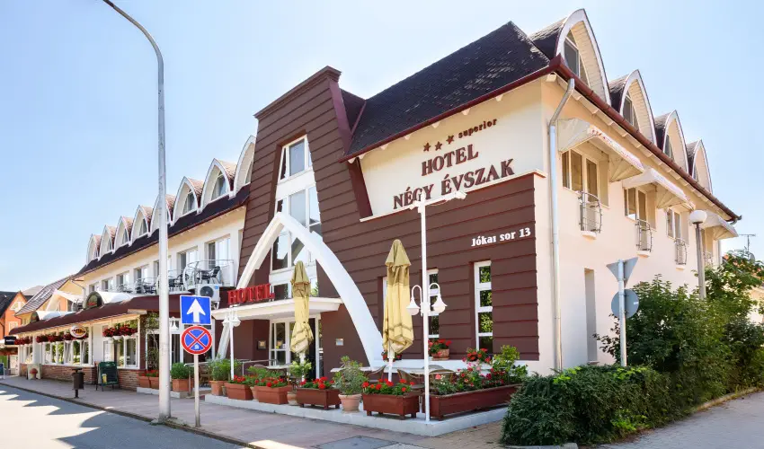 Hotel Ngy vszak Hajdszoboszl - Mess Karcsony (min. 2 j)