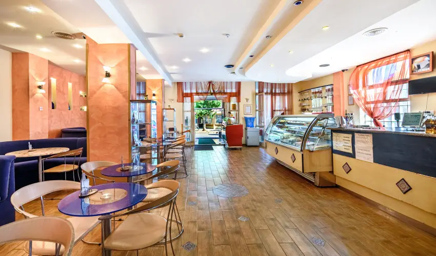 Hotel Ngy vszak Hajdszoboszl - Mess Karcsony (min. 2 j)