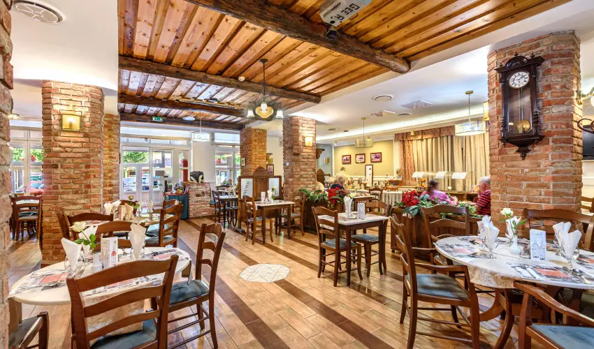 Hotel Ngy vszak Hajdszoboszl - Mess Karcsony (min. 2 j)