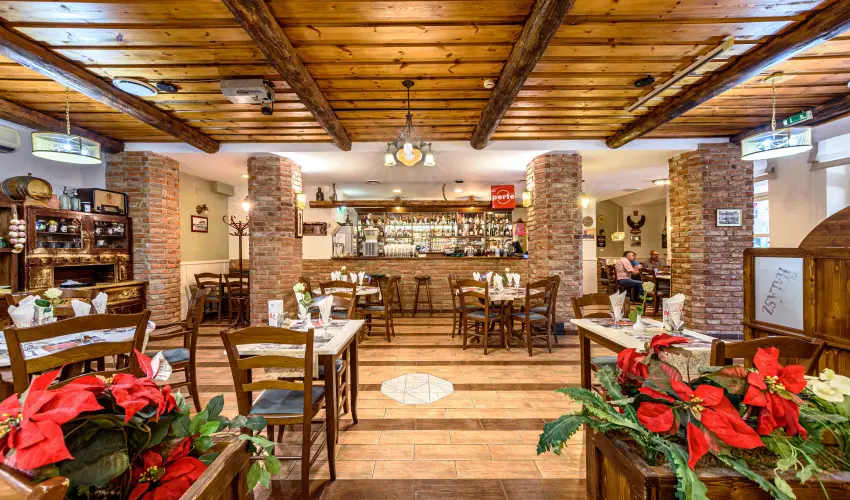 Hotel Ngy vszak Hajdszoboszl - Mess Karcsony (min. 2 j)