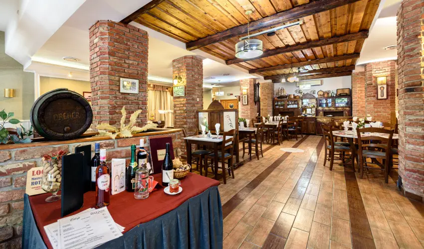 Hotel Ngy vszak Hajdszoboszl - Mess Karcsony (min. 2 j)