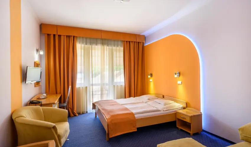 Hotel Ngy vszak Hajdszoboszl - Mess Karcsony (min. 2 j)