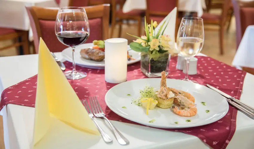 Palace Hotel  Hvz - Karcsony a Palace-ban (min. 2 j)